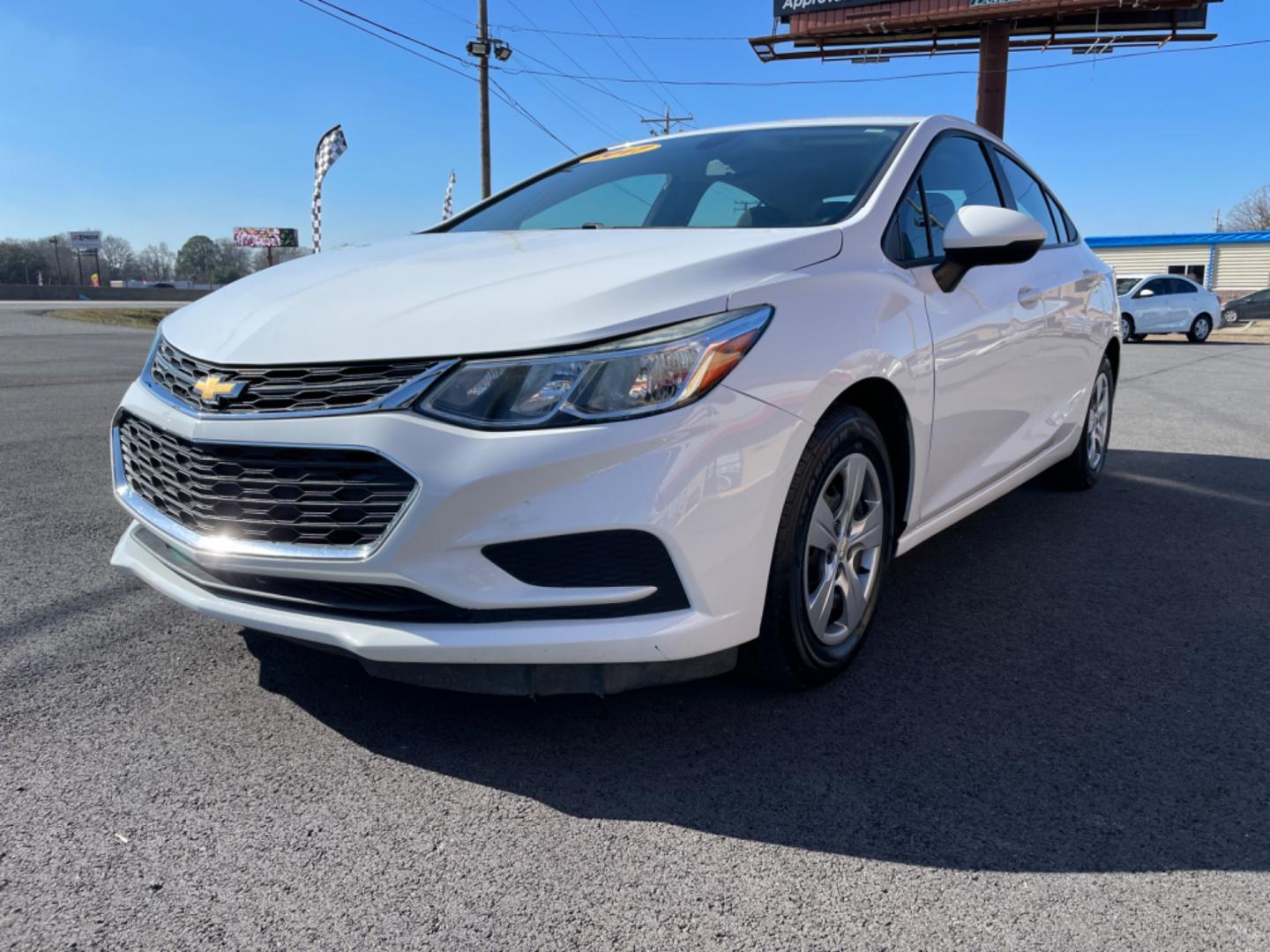 2017 White Chevrolet Cruze (1G1BC5SM0H7) with an 4-Cyl, Turbo, 1.4 Liter engine, Automatic, 6-Spd transmission, located at 8008 Warden Rd, Sherwood, AR, 72120, (501) 801-6100, 34.830078, -92.186684 - Photo#3